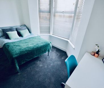 6 bedroom terraced house to rent - Photo 4