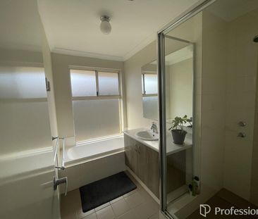 LOW MAINTENANCE - Photo 3