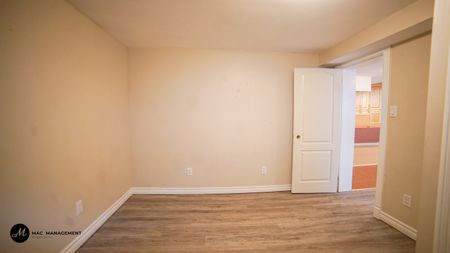 Lower Unit - Photo 2