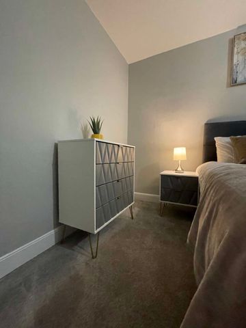 Double Room in Great Central Cambridge Location - Photo 4