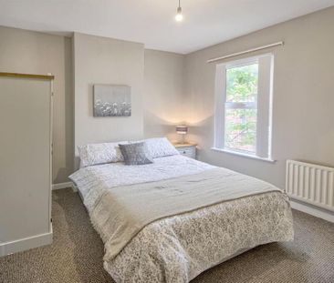 Room 2, 157 University Street, Belfast, BT7 1HR - Photo 2