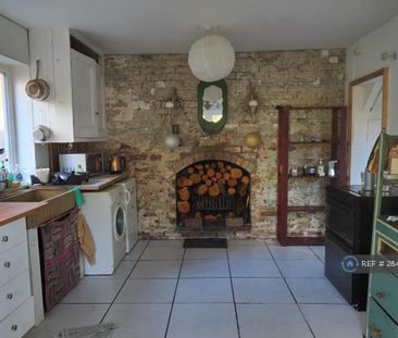 1 bedroom in a house share to rent - Photo 3
