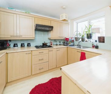 Loveletts, Crawley - Photo 3