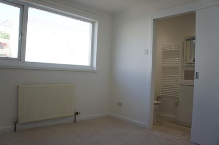 3 bedroom end of terrace house to rent - Photo 4