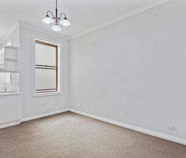 Prime inner-city location with excellent transport links - Photo 2