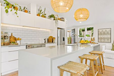 Urban Oasis - Huge Section Moments from Sylvia Park - Photo 4