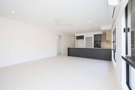 Fully Air Conditioned - Plus Media Room - Side Access - Photo 2