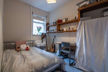 Great location for all universities! - Photo 4