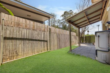 Contemporary 3-Bedroom Townhouse with Ensuite & Courtyard - Photo 5