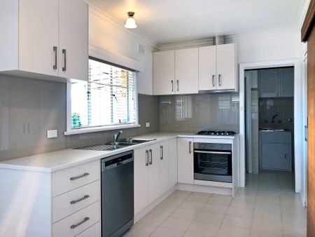 Perfectly Positioned & Well-Maintained 3-Bedroom Home Sweet Home! - Photo 5