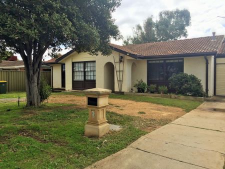 4 Bedroom Home&comma; 2 Bathrooms &comma; Perfect Location - Photo 2