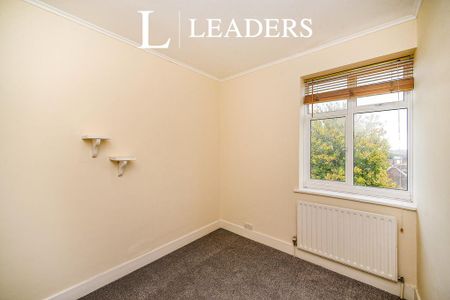 3 bedroom flat to rent - Photo 4