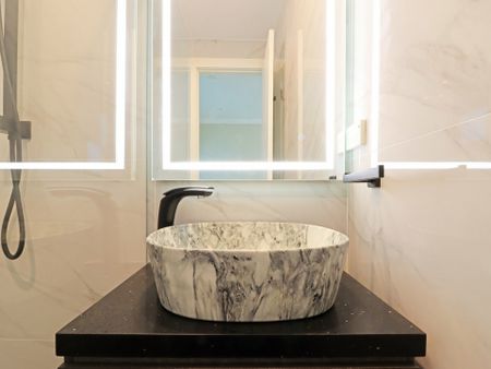 Modern Residence moments to waters edge - Photo 4