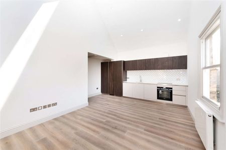An elegant, quirky, two bedroom duplex apartment in a beautiful detached period conversion. - Photo 4