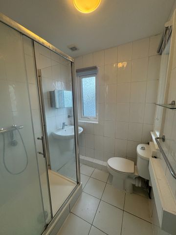 2 Bed Flat, Upper Tooting Road, SW17 - Photo 3