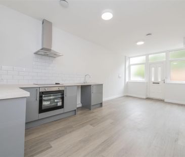 1 bed Apartment To Let - Photo 2