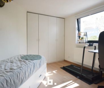Vernieuwde eengezinswoning met garage en dakterras - Foto 1