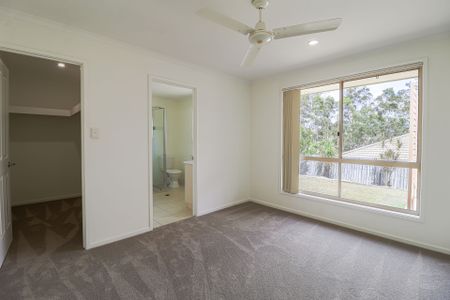 LARGE FAMILY HOME - FULLY AIR-CONDITIONED - Photo 4
