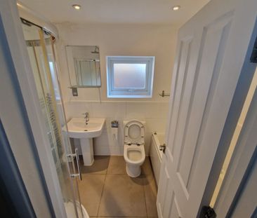 Room in a Shared House, Woolmer Road, N18 - Photo 3