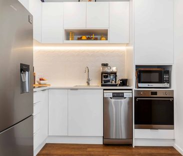 Luxurious Apartment - Unbeatable Location - Photo 1