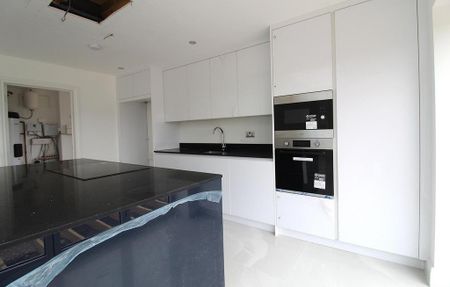 5 bedroom detached house to rent - Photo 3