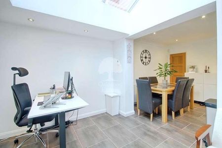 Holmlea Road, Datchet, SL3 - Photo 4