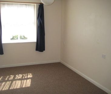 2 bedroom ground floor flat to rent - Photo 3