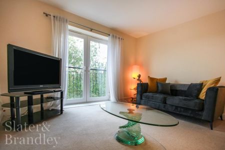 2 bedroom flat to rent - Photo 2