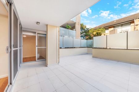 A Spacious, Stylish Sanctuary In An Unbeatable Location - Photo 3