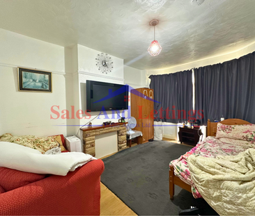 3 bedroom semi-detached house to rent - Photo 6