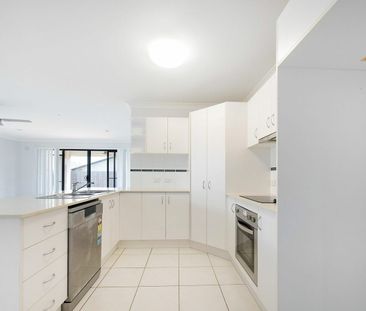 Spacious Open Plan living - Photo 5