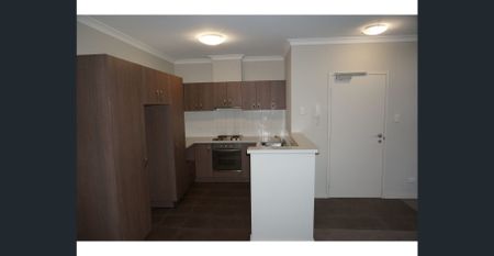 Available 10/11/2025 - Modern & secure, great location. Inspection on request. - Photo 5