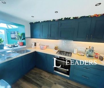 4 bedroom terraced house to rent - Photo 5