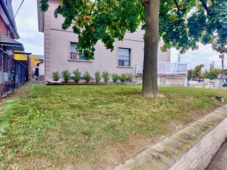 For Lease - 952 Scarlett Road Unit# 2, Toronto, Ontario - Photo 4