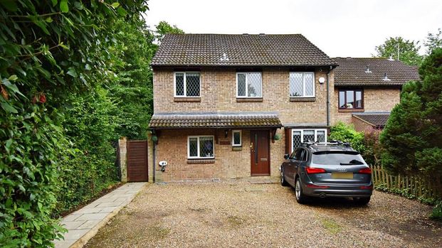 4 bedroom detached house to rent - Photo 1