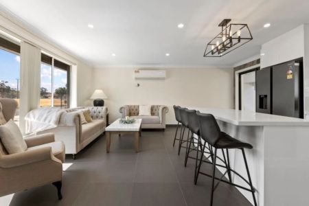 For Lease – $580 per week - Photo 4