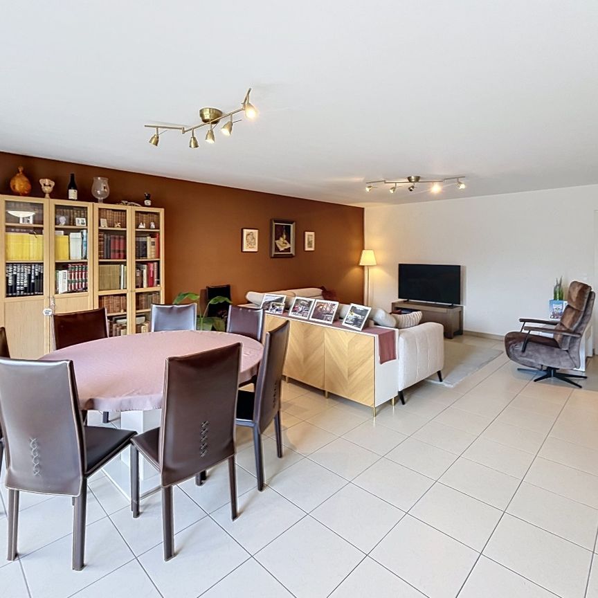 Gelijkvloers 2-slaapkamerappartement met tuin, garage en sta - Photo 1
