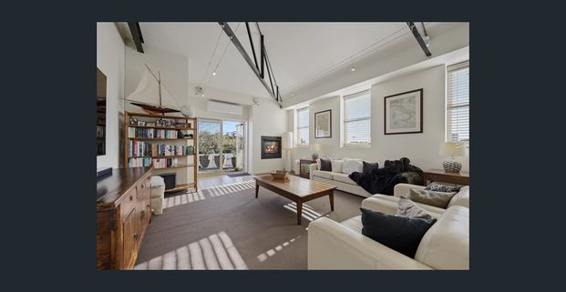 Modern Central Apartment - Photo 1