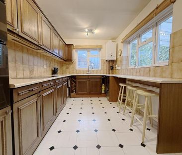 3 bedroom semi-detached house to rent - Photo 5
