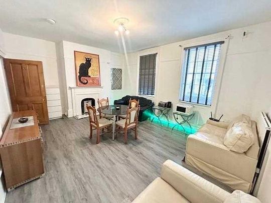 1 bedroom in a house share to rent - Photo 1