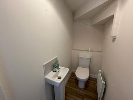 3 bedroom semi-detached house to rent - Photo 5