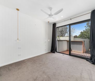 Comfortable 3-Bedroom Home with Great Outdoor Entertaining Area - Photo 6