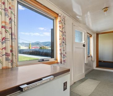 Spacious Family Home - Photo 4