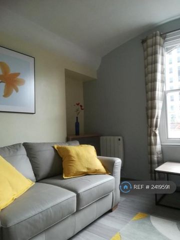 1 bedroom flat to rent - Photo 2