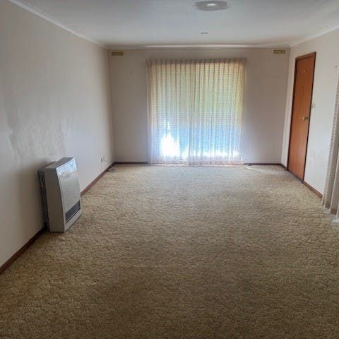 Spacious unit close to CBD - AVAILABLE NOW - Photo 1