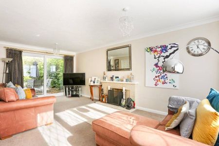 4 bedroom detached house to rent - Photo 2