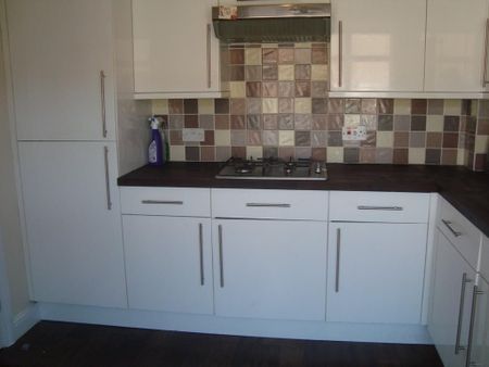 3 bedroom end of terrace house to rent - Photo 5