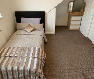 1 Bed Flat, Headstone Lane, HA2 - Photo 1