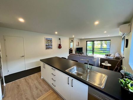 Ravenswood with a view - Photo 2