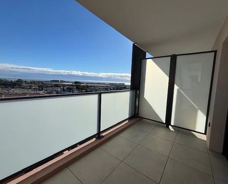 Location Appartement 2 pièces 41m² ST LAURENT DU VAR 06700 - Photo 4